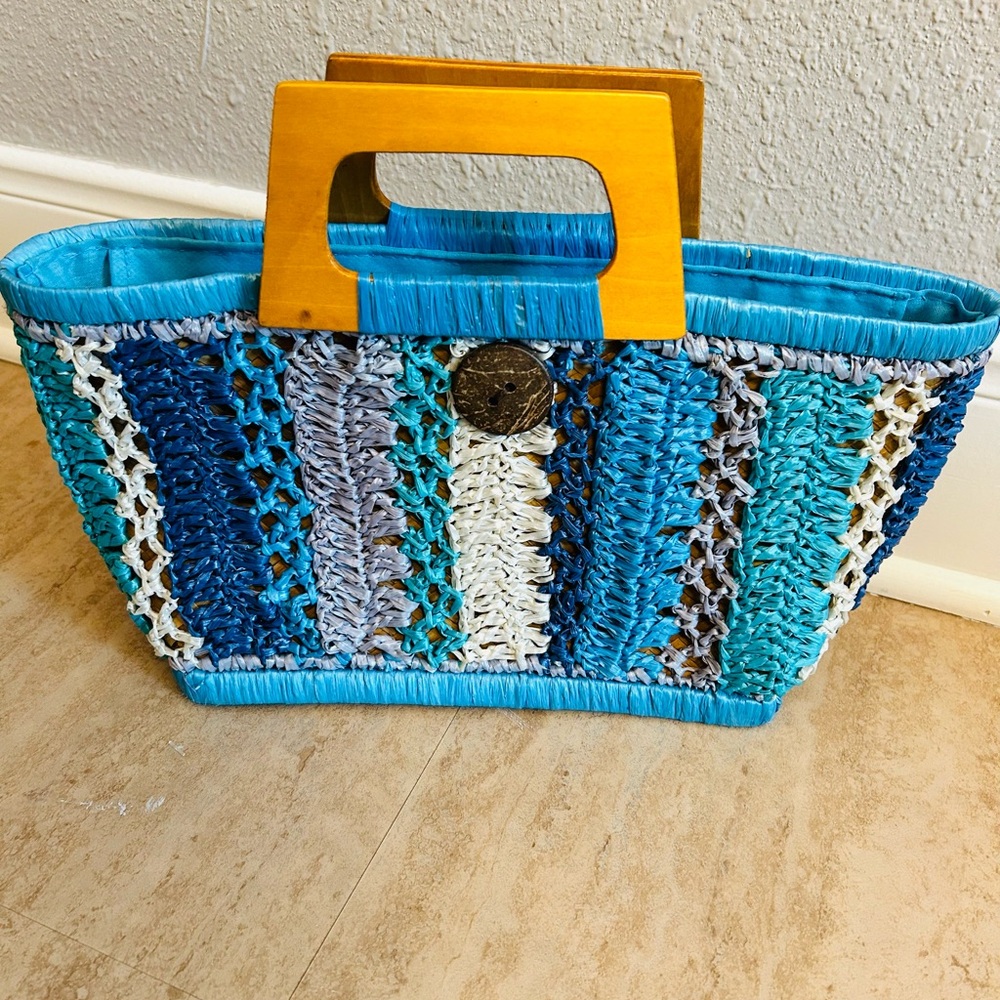 Cappelli Straworld wooden handles tote beachy boho bag decorative button